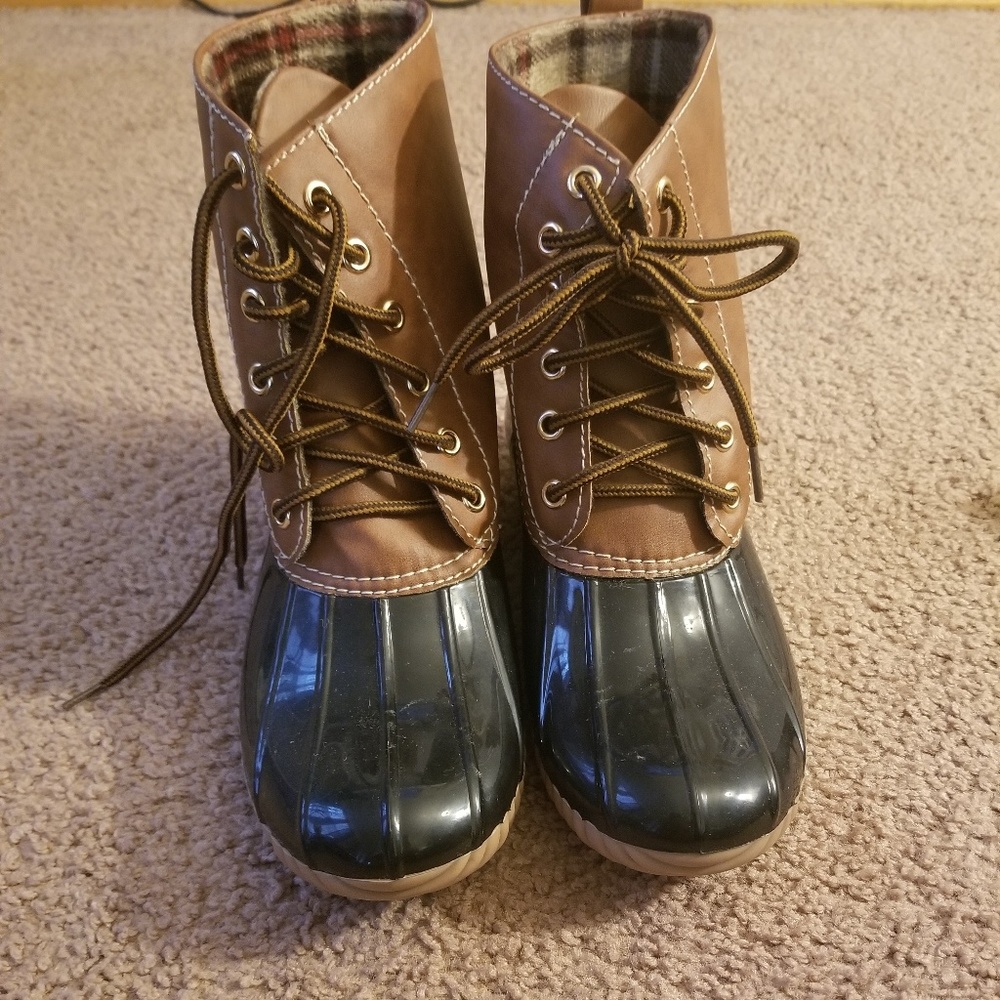 Duck boots